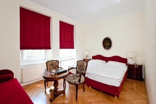 Superior Double Room image 6