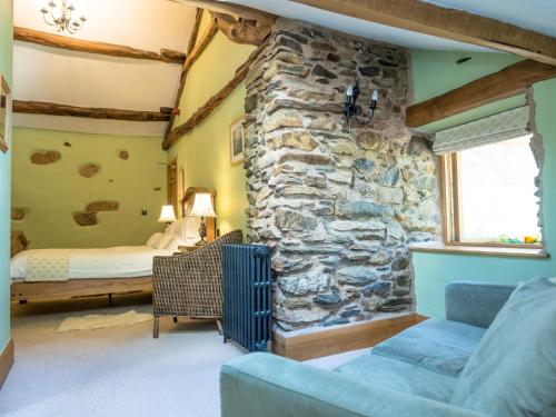 The Wayside and Whisky Barn - image 3