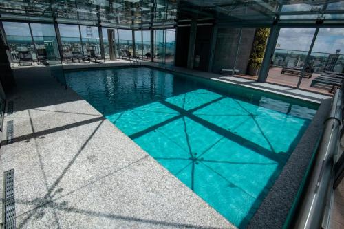 Úszómedence, Grand Brizo La Plata in La Plata