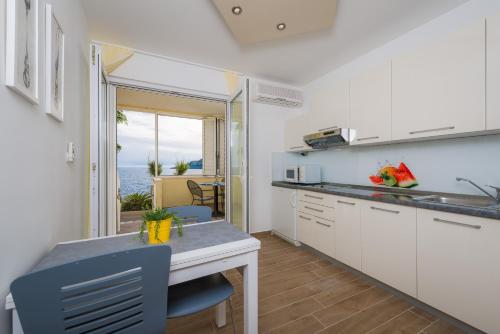Superb Beachfront Luxury Seaview with Private Beach 4
