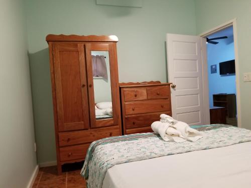 Canuck Cottages Guesthouse Bed And Breakfast Caye Caulker