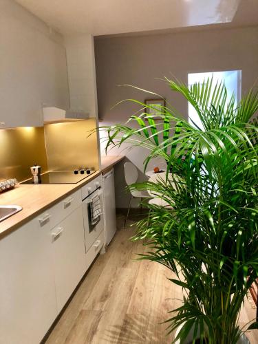 Cool & Central 2 bedroom in heart of Eaux-vives, Женева (фото 8)