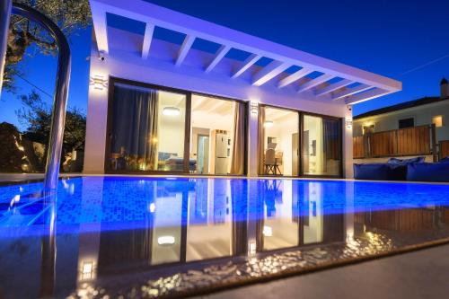  Oresteia Exlusive Villa in Tragaki