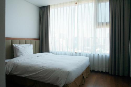 Executive Three-Bedroom Apartment