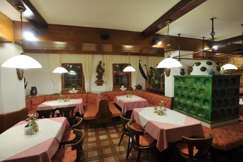 餐廳, 吉瑞徹維特酒店 (Gasthof Kirchenwirt) in 拉肯賀夫岩奧特舒耶
