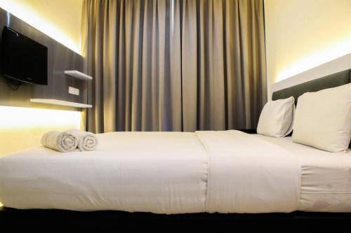 1BR Brooklyn Alam Sutera Apartment near BINUS By Travelio - image 3