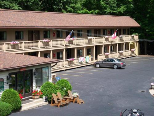 Tall Pines Motel