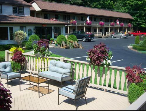 Tall Pines Motel - 출입구