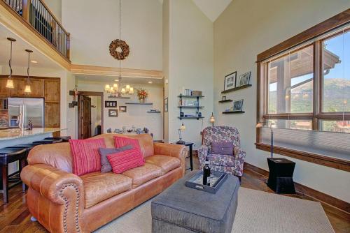 B201 WaterTower Place Townhouse in Frisco, USA