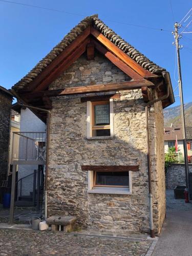 Rustico Cadrobi 20 in San Vittore, Schweiz