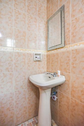 Phòng tắm, La Gracia Apartelle in Tagaytay