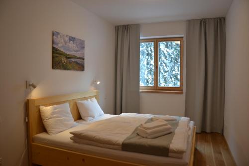 1 king bed, 2 sofa beds