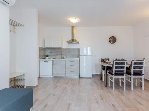 廚房, Apartment in Dramalj near Beach in 德拉馬利