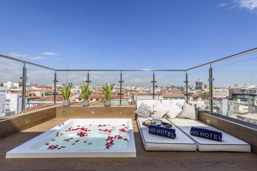 Boutique Hotel H10 Villa de la Reina - image 3
