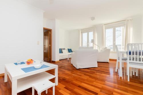  Flat in Algés with river views, Unterkunft in Lissabon