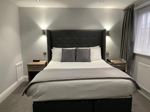 Best Western Bolholt Country Park Hotel Best Western Bolholt Country Park Hotel is conveniently located in the popular Bury area. The hotel offers a high standard of service and amenities to suit the individual needs of all travelers. Servi