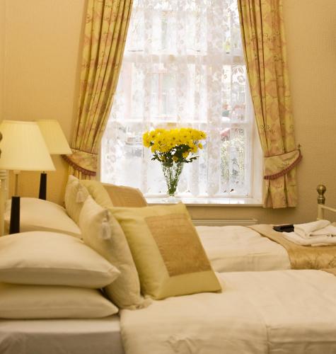 Tor Dean Guest House - image 3