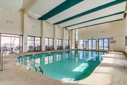 Beachfront Luxury Condo w Private Balcony - image 6