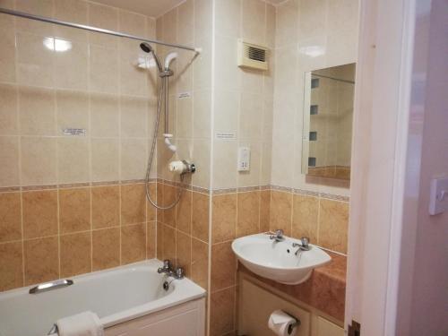 Corn Mill Lodge Hotel, Лидс (фото 8)