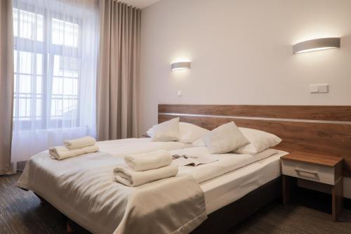 One-Bedroom Apartment image 3