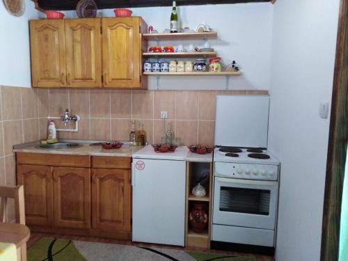 Kuća Za Odmor Jovanović (Kuca Za Odmor Jovanovic) in Zaugline