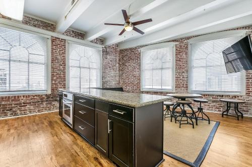 Stunning Apartments Close to City Attractions - image 8