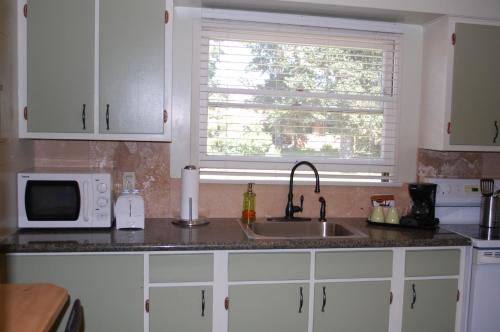 Cocina, Trees Motel in Bishop