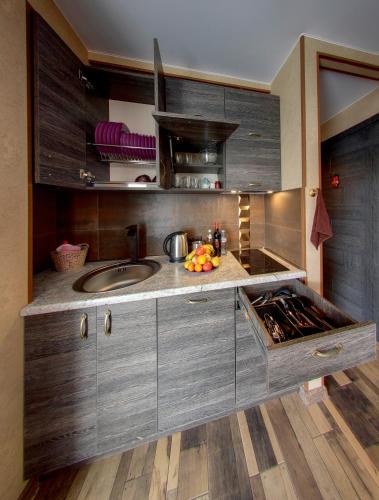Cozy Mountain View Apartment 300 m to Gondola Lift