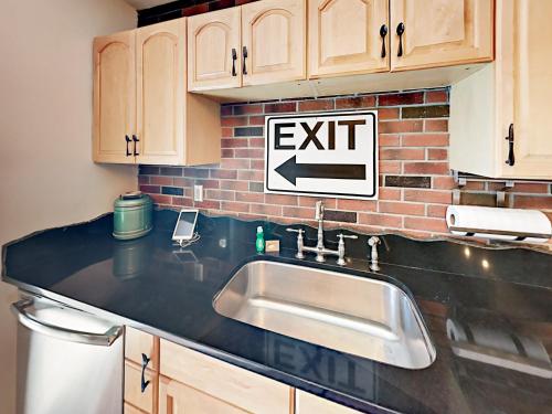 E Indianola Home Home - image 8