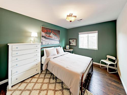 E Indianola Home Home - image 2