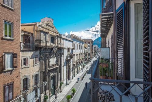 Charming Apartment in the city center by Wonderful Italy