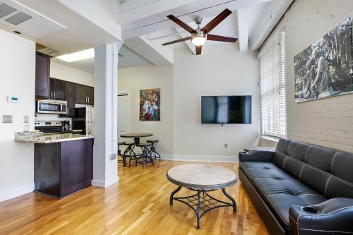Modern Condos near French Quarter & Bourbon Street - main image