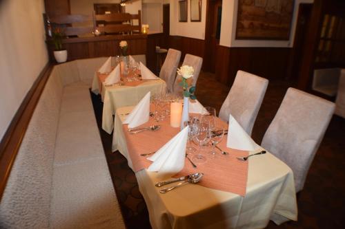 Restaurant, Hotel Burgergesellschaft in Betzdorf