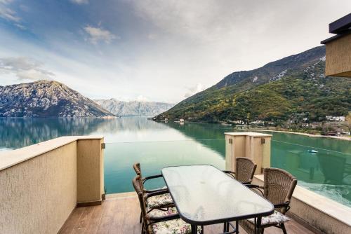 Erkély/terasz, Keystone Apartments in Kotor