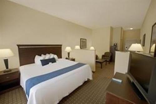 Holiday Inn Express and Suites Allentown West, an IHG Hotel