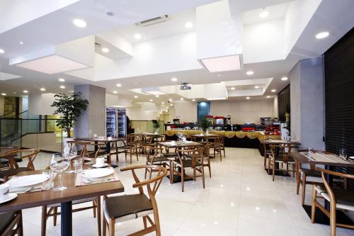 Restaurant, Urban Boutique Hotel in Anyang-si