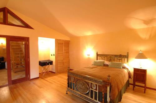 . YAN KEE WAY LODGE BUNGALOW
