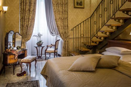 Hotel Moskva Room Type - Royal Suite Hotel Moskva Room Type - Royal Suite
