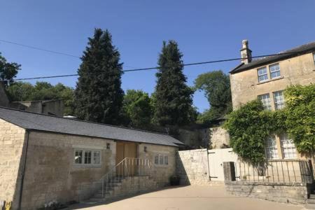 BARLEY - cosy stylish apartment - easy access to Bath and many nearby attractions - Lypiatt
