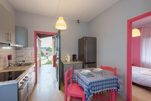 2 bedrooms, 3 beds