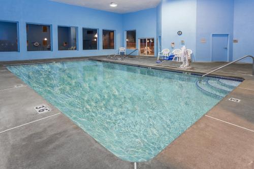 สระว่ายน้ำ, Super 8 By Wyndham Corvallis in คอร์แวลลิส (OR)