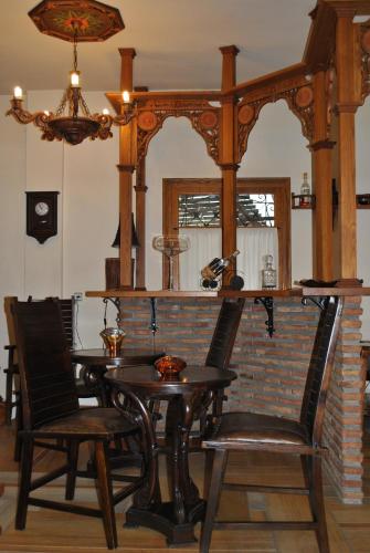 Restorāns, Ta Dokana in Pinakates