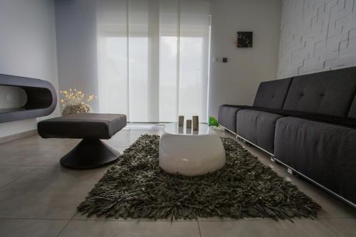 Apartment PLAZA ----Wallbox 11kW 16A ----- Private SPA- Jacuzzi, Infrared Sauna, Luxury massage chair, Parking, Entry with PIN 0 - 24h, FREE CANCELLATION UNTIL 2 PM ON THE LAST DAY OF CHECK IN