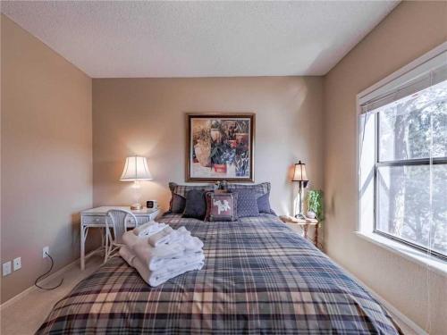 A Trip to Heaven 5 Bedrooms Pool Table Fireplace WiFi Grill Sleeps 12 - image 7