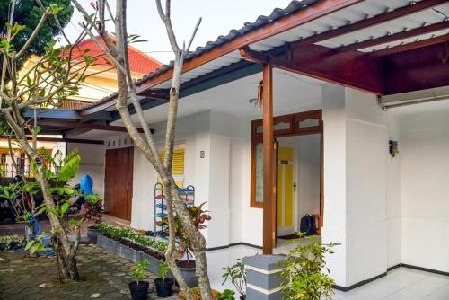 Rumah Larasati – Malang, MO