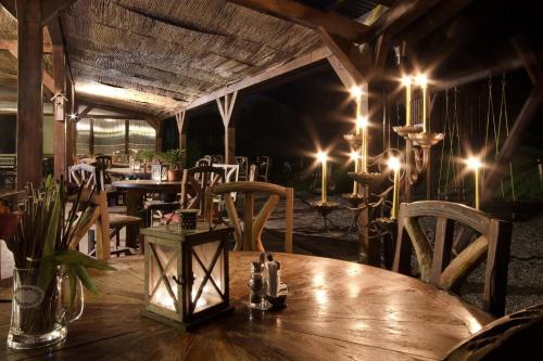 ห้องอาหาร, Hotel Annin in ดโลฮาเวส