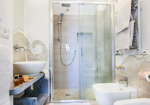 One-Bedroom Apartment image 10