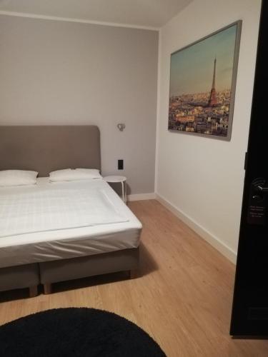 City Hotel - image 4