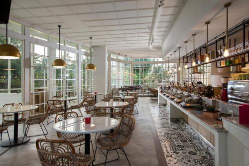 Food and beverages, Hotel Kampi Tunjungan - Surabaya near Gubeng Train Station