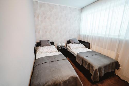 Twin Room with Private Bathroom image 9